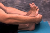 Regularly Stretching the Feet Before Running in a Marathon
